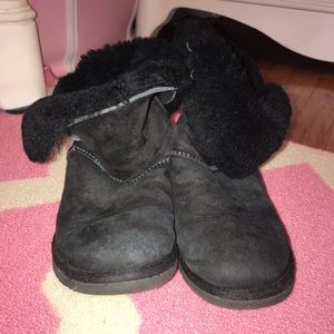 Black ugg boots